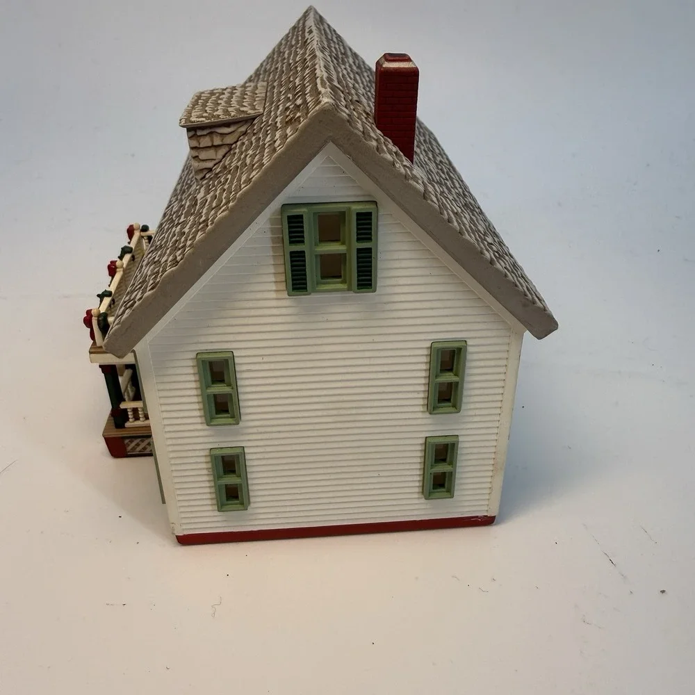 Hallmark Sarah's Maine Home 1994 Sarah Plain And Tall‎ Collection Decorative